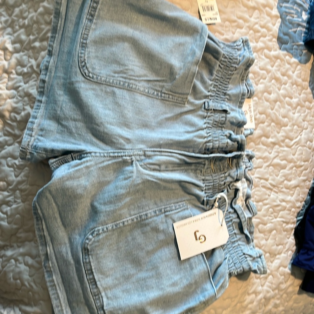 Jean shorts with elastic waist